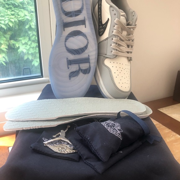 Nike Air Dior Low With OG Accessories - Picture 4 of 9